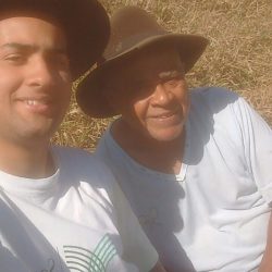 João e o avô na época em que estava realizando o curso técnico